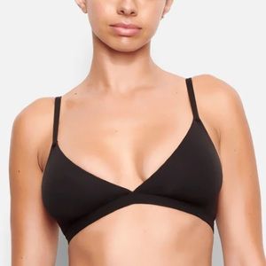 SKIMS fits everyone triangle bralette- onyx size medium